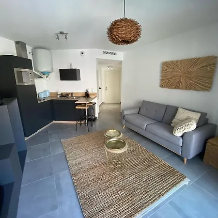 Air Conditioned Studio Flat In Downtown Sainte- Maxime For 2 People Parking Διαμέρισμα *