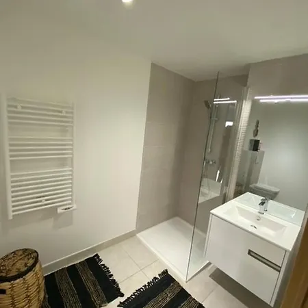 Air Conditioned Studio Flat In Downtown Sainte- Maxime For 2 People Parking