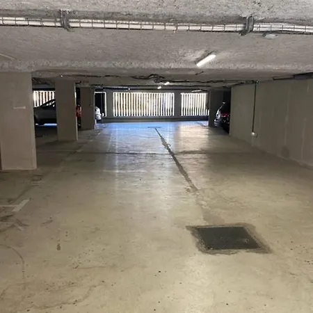 Air Conditioned Studio Flat In Downtown Sainte- Maxime For 2 People Parking Διαμέρισμα *